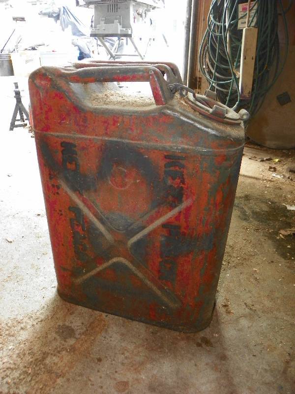 lot 288 image: OLD METAL GAS CAN