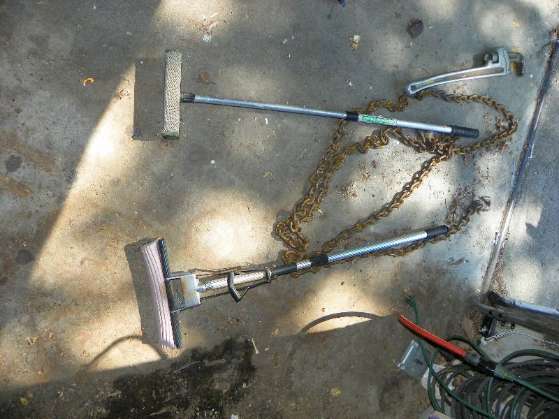 lot 298 image: WINDOW WASHERS, CHAIN AND PIPE WRENCH