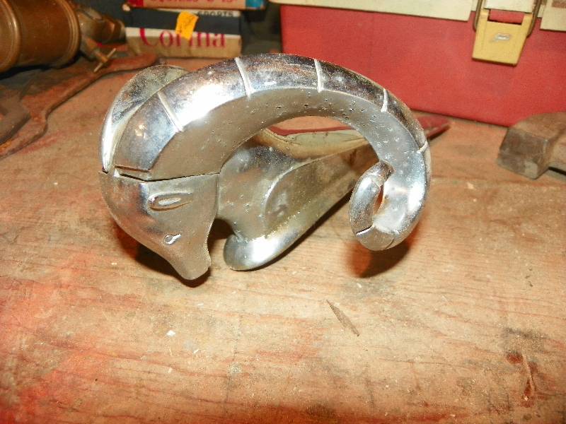 lot 302 image: RAMS HEAD HOOD ORNAMENT