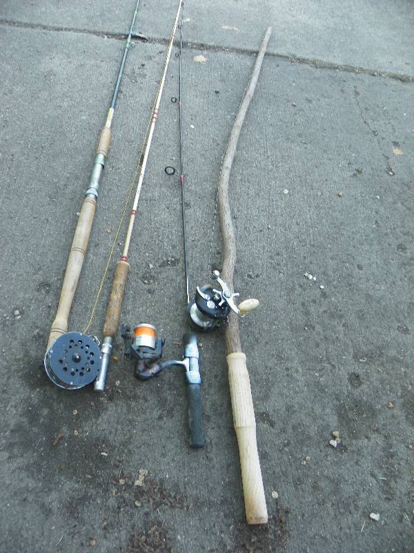 lot 305 image: FISHING RODS AND REELS