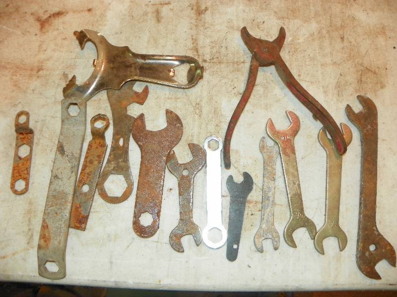 lot 323 image: VINTAGE TOOLSWRENCHES