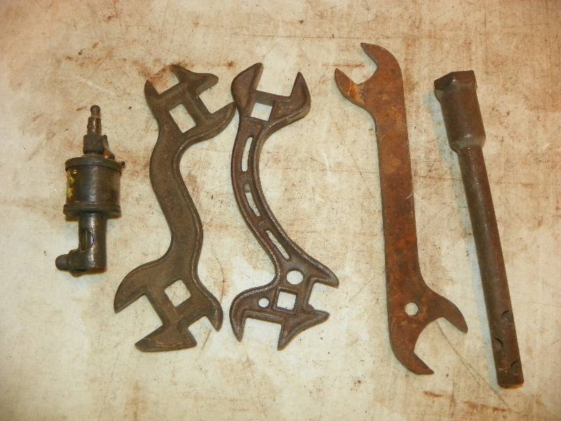 lot 324 image: VINTAGE TOOLSWRENCHES