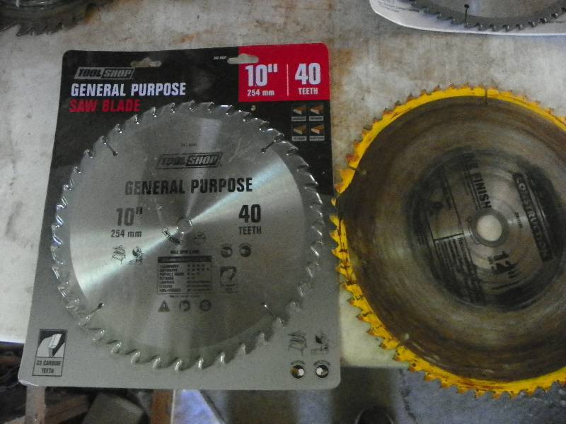 lot 331 image: SAW BLADES