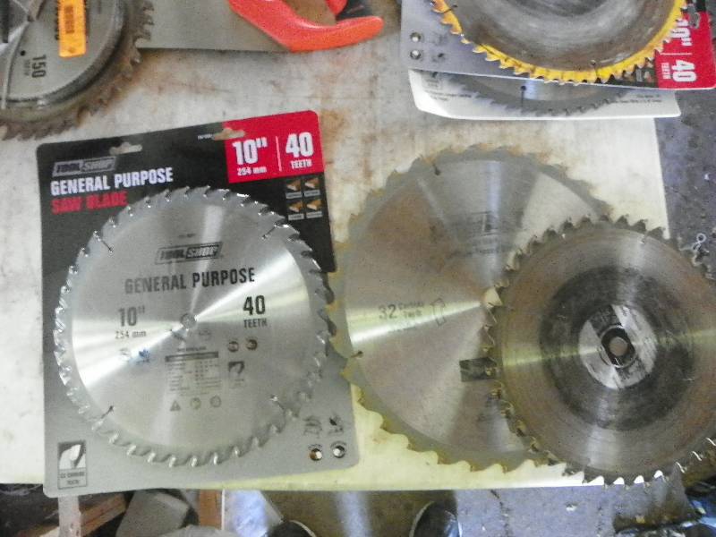 lot 332 image: SAW BLADES