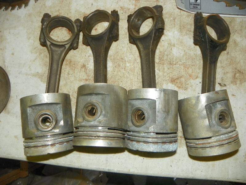 lot 334 image: SET OF 4 PISTONS