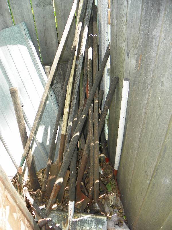 lot 347 image: SHOVELS