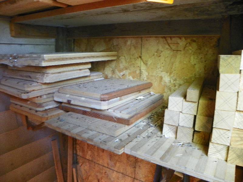 lot 349 image: WOOD SCRAPS FOR CRAFTING  CUTTING BOARDS
