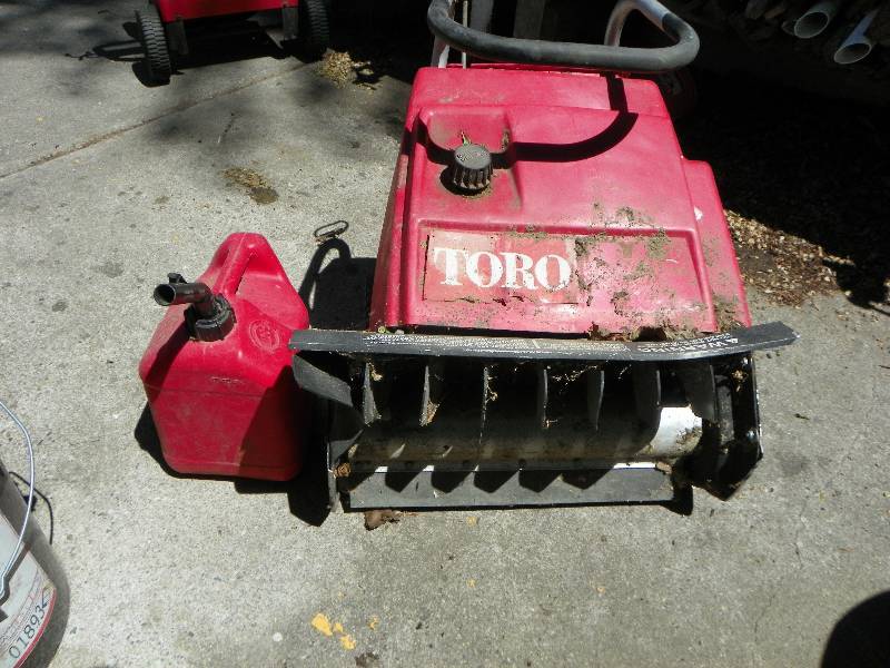lot 352 image: TORO SNOW THROWER
