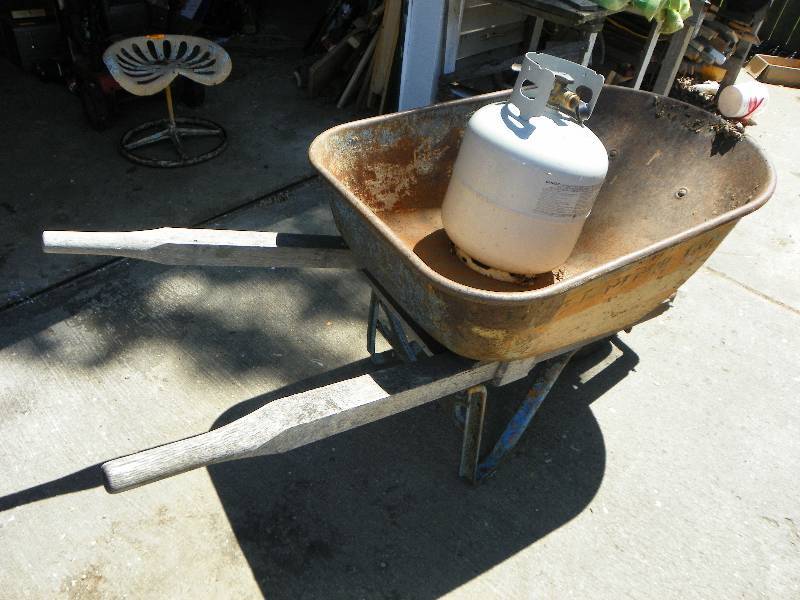 lot 355 image: WHEEL BARROW AND PROPANE TANK