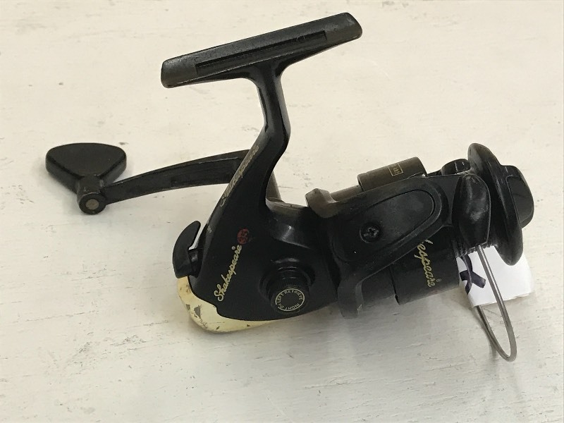 lot 12 image: Shakespeare 35 Spinnnig Reel ...