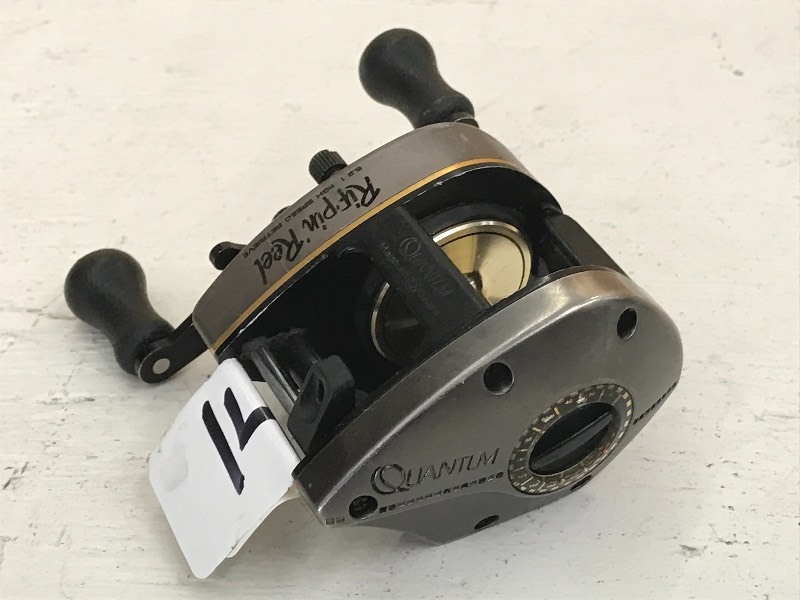 lot 14 image: Quantum Rippin Reel 621 Casting Re...
