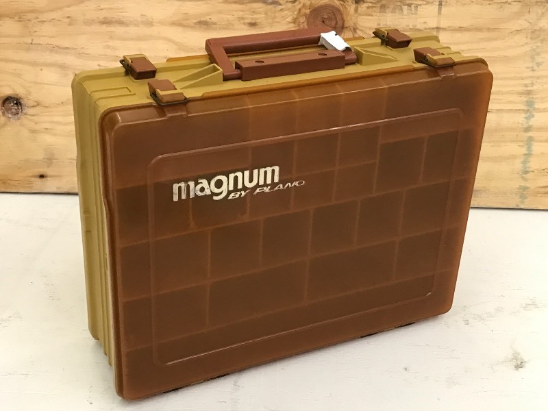 lot 31 image: Plano Magnum Double-Sided Tackle Bo...