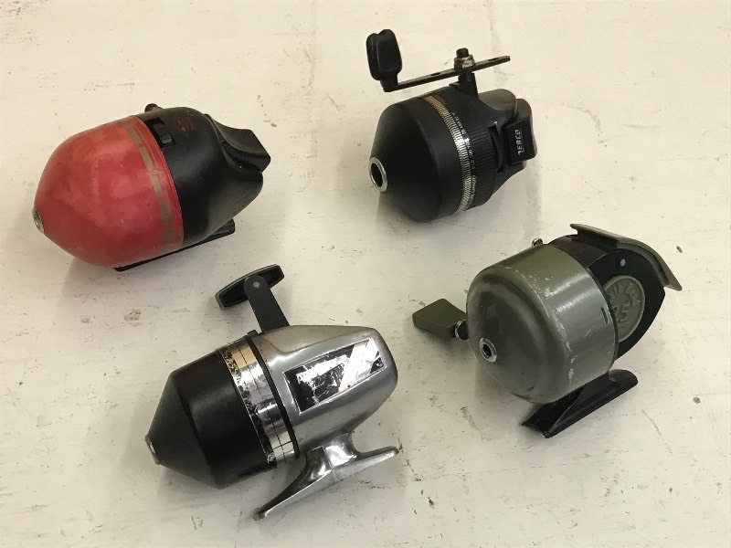 lot 38 image: (4) Assorted Vintage Spin-Cast Reel...