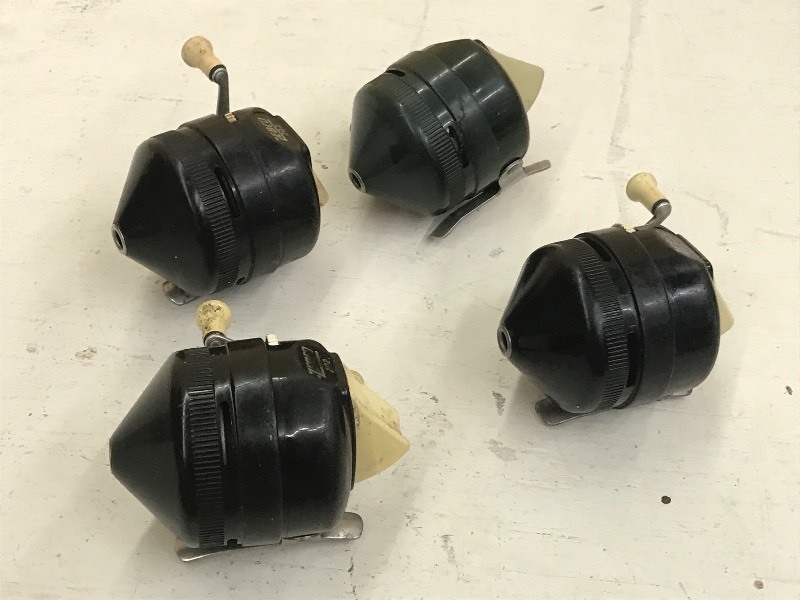 lot 40 image: (4) Zebco 202 Spin-Cast Reels ...