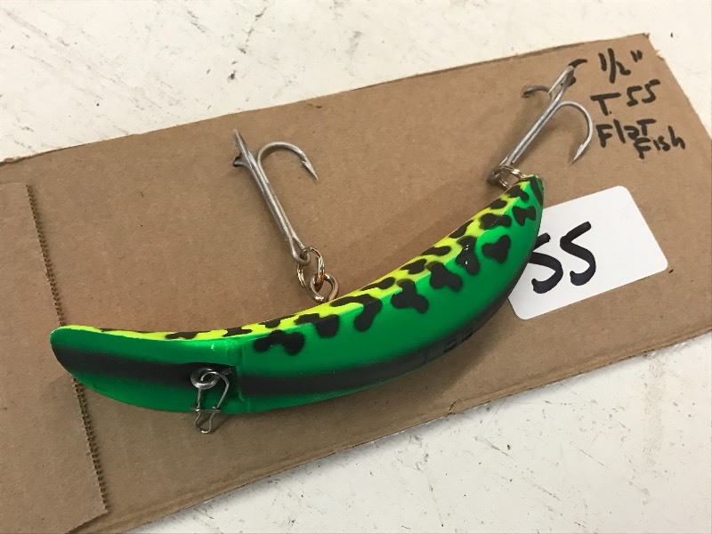 lot 55 image: (1) 5.5 T55 Flat Fish Muskie Lure ...