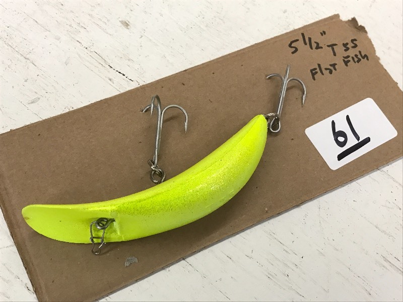 lot 61 image: (1) 5.5 T55 Flat Fish Muskie Lure ...