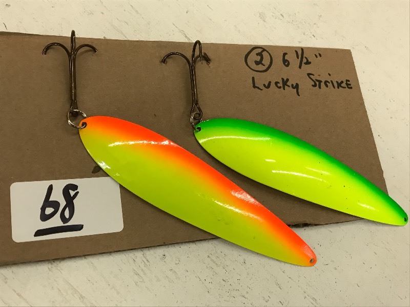 lot 68 image: (2) 6.5 Lucky Strike Muskie Lures ...