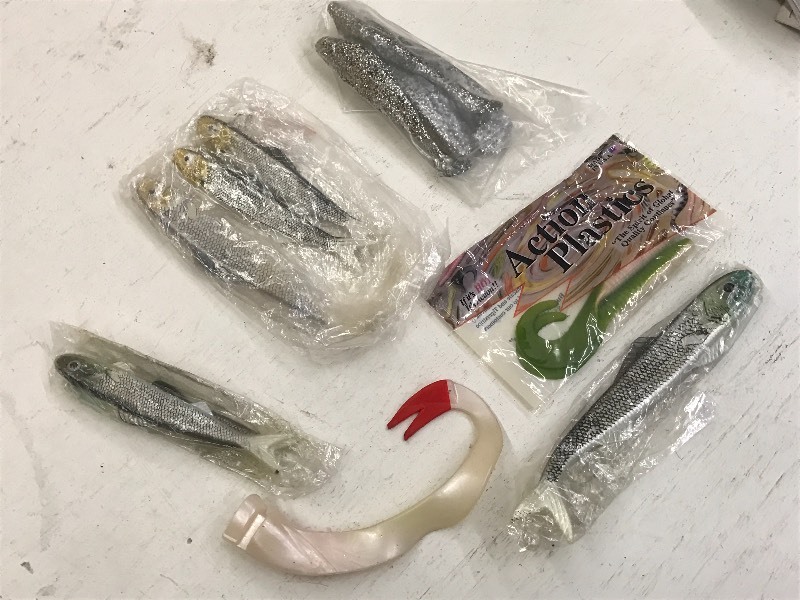 lot 159 image: Bag Of Assorted Muskie Soft Baits ...