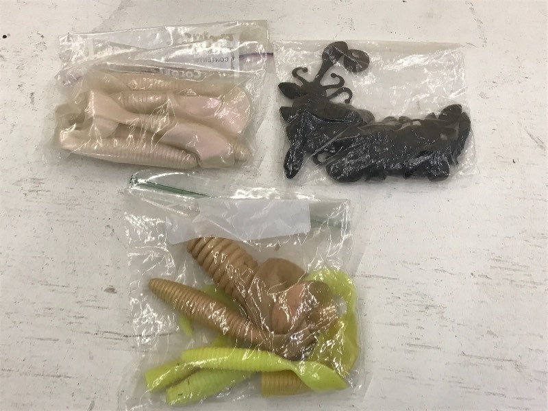 lot 163 image: Bag Of Assorted Muskie Soft Baits ...