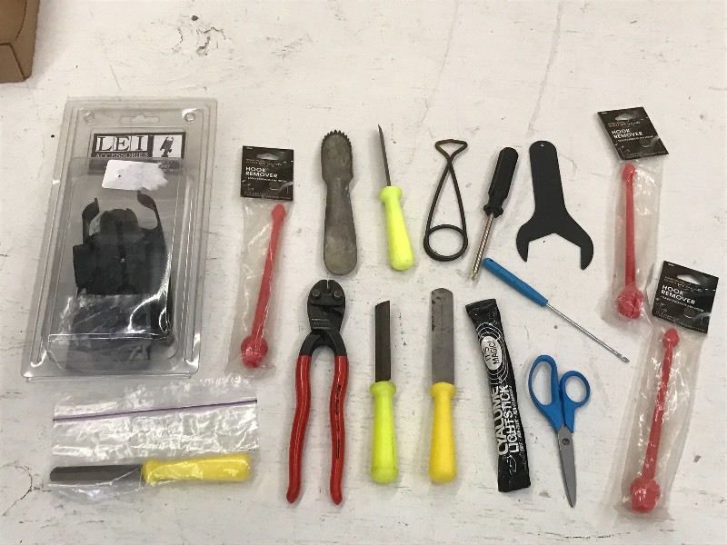 lot 196 image: Flat Of Assorted FishingBoat Tools...