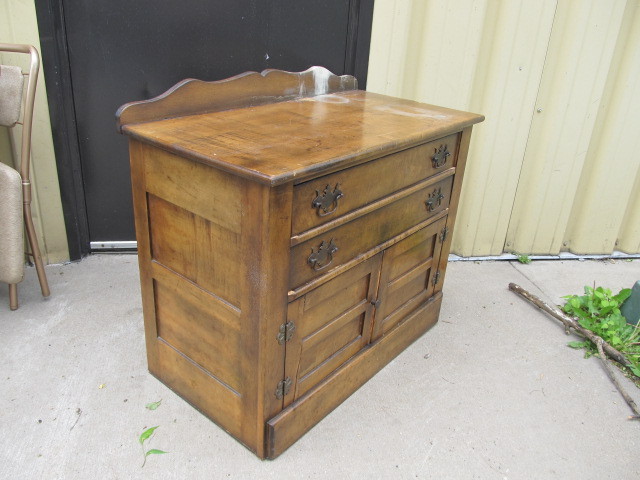 lot 20 image: Vintage Wood Vanity Cabinet