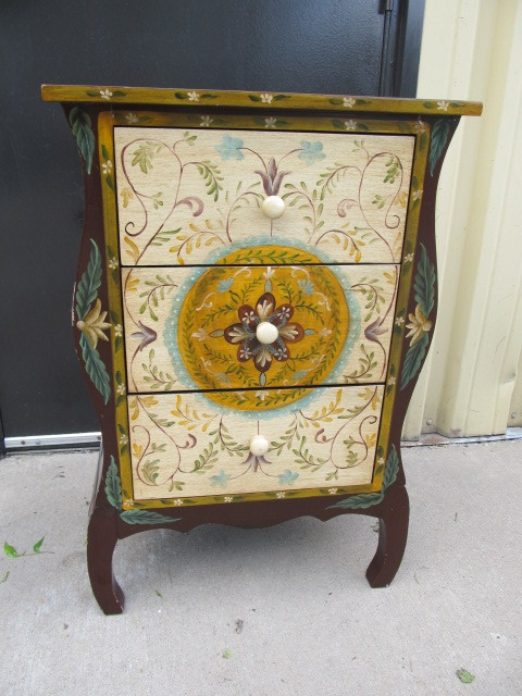 lot 66 image: Nicely Decorated Wood Chest of Drawers