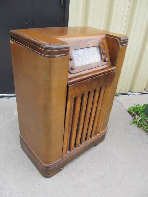 lot 70 image: Working Vintage PHILCO Floor Model Radio wTurntable