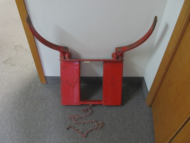 lot 97 image: Heavy Duty Pallet Jack Barrel Attachment