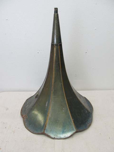 lot 13 image: Large Orig Antique Phonograph Horn