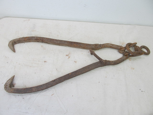 lot 15 image: LARGE Antique Cast Iron Logging Tongs