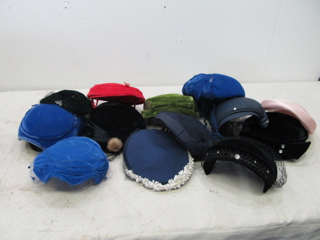lot 24 image: Large Lot of Vintage Ladies Hats