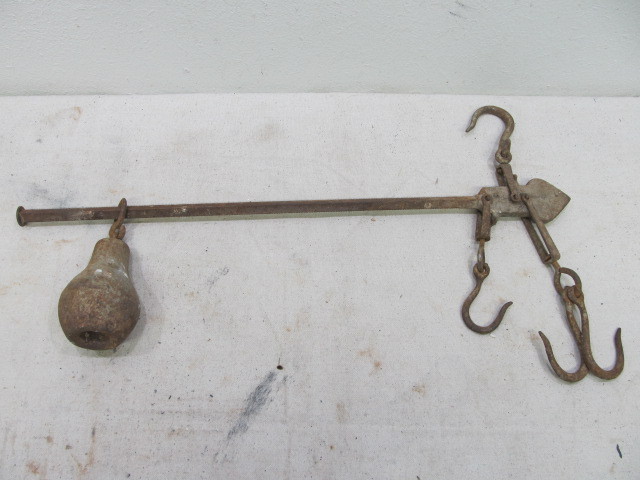 lot 71 image: Antique Cast Iron Hanging Farm Scale