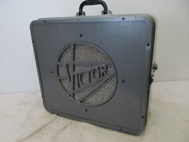 lot 5 image: Vintage 1950s VICTOR Portable Speaker