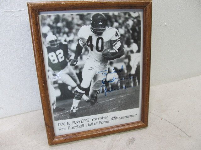 lot 6 image: GALE SAYERS Autographed Photo