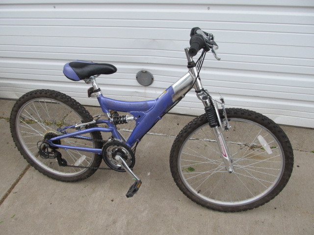 lot 86 image: NEXT Girls Bicycle