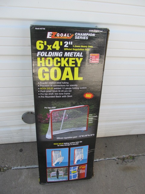 lot 94 image: NEW IN BOX High Quality Hockey Goal