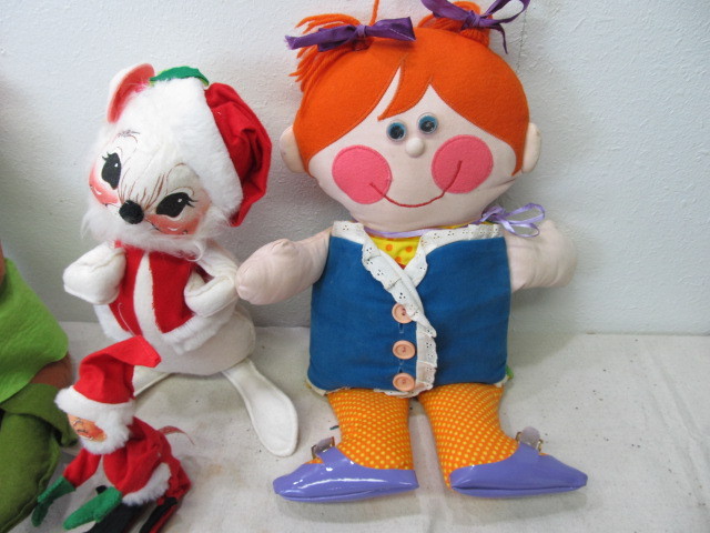 lot 106 image: Lot of Vintage Large Plush Dolls