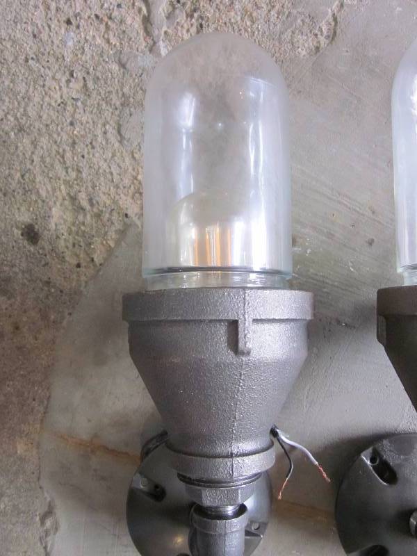 lot 5 image: 2 Wall Sconces