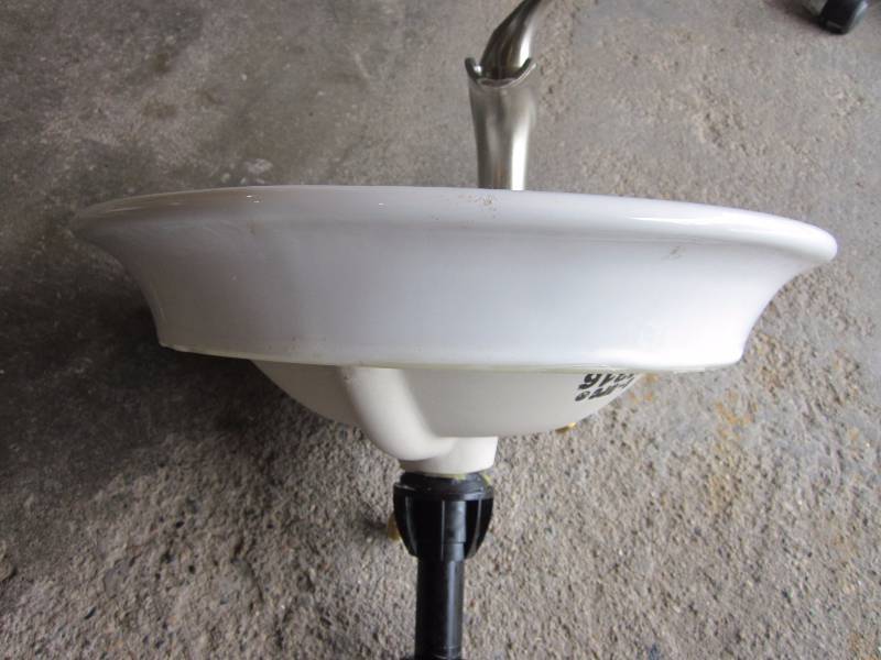 lot 13 image: Bowl Style Sink & Faucet
