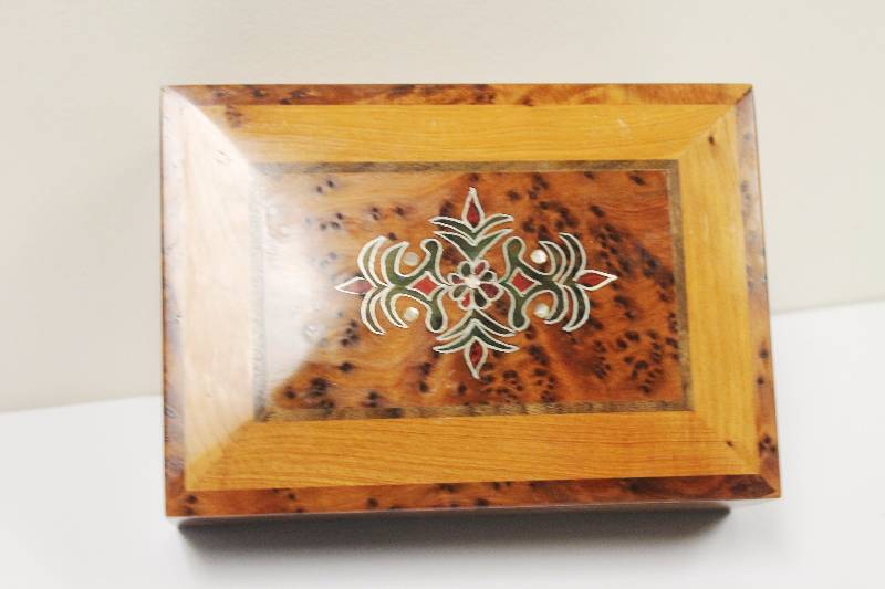 Mother Of Pearl Box. Moroccan Thuya Wood