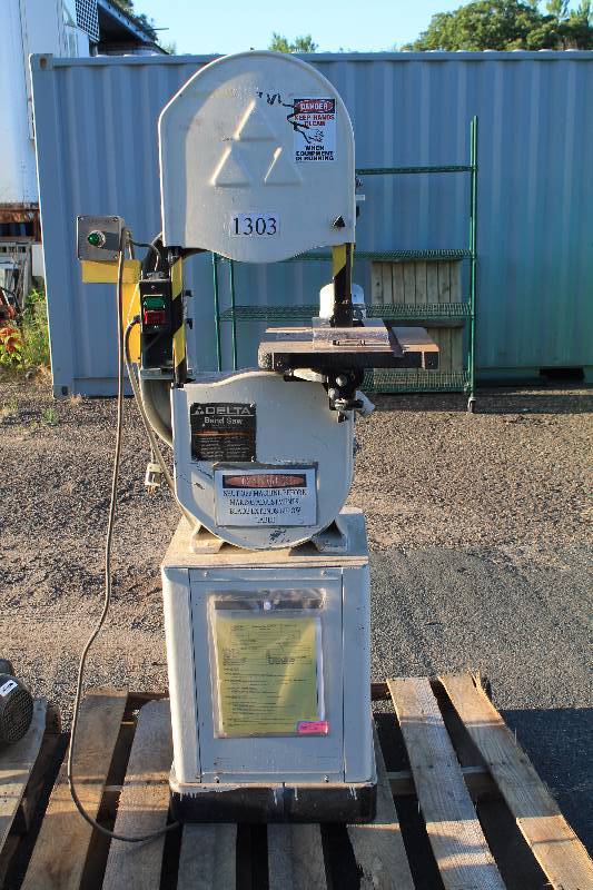 lot 6 image: Delta Industrial Band Saw