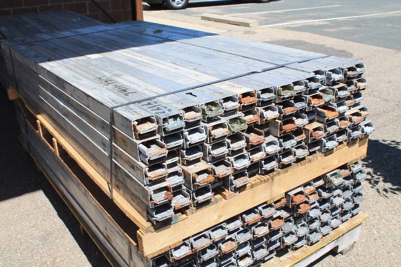 lot 28 image: Trailer Shoring & Decking Beams