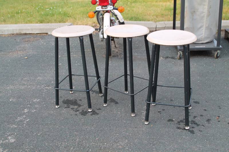 lot 34 image: Metal Shop Stool