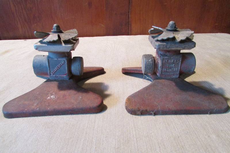 lot 9 image: Vintage Squarespray Sprinklers