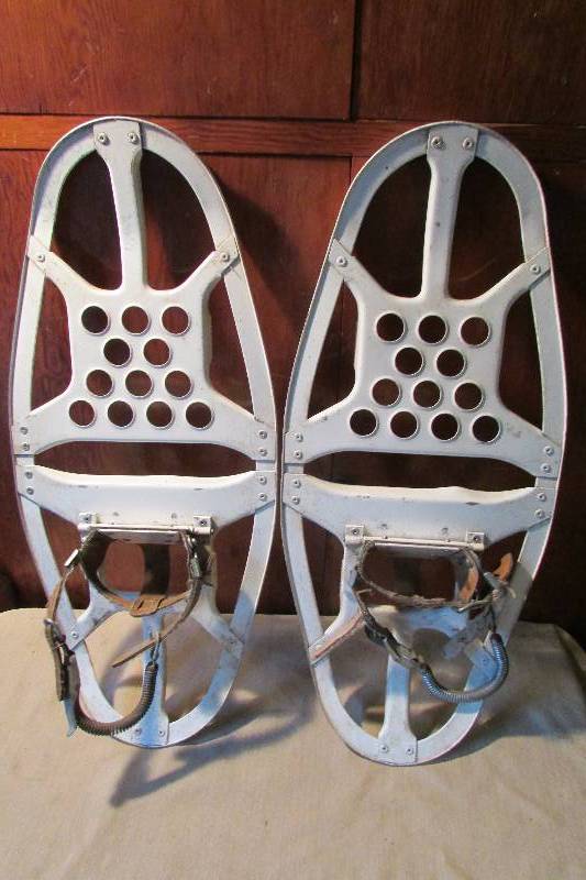 lot 10 image: Vintage Snowshoes