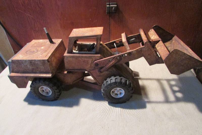 lot 14 image: Vintage Nylint Loader