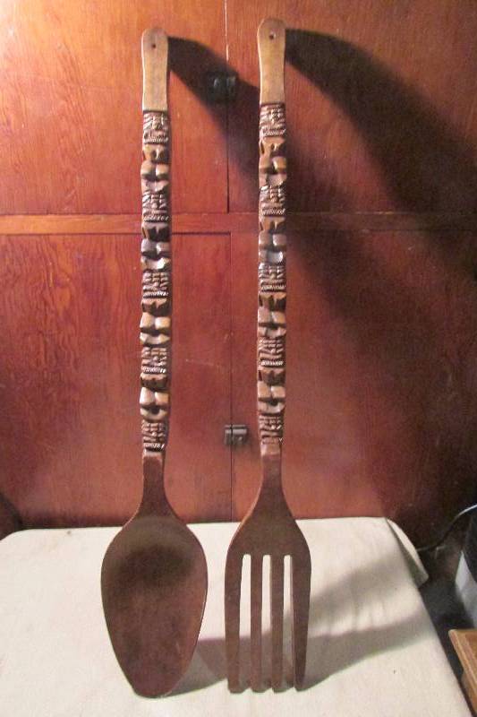 lot 15 image: Vintage Wall Dcor