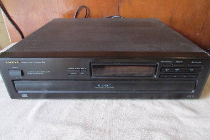 lot 24 image: Vintage Onkyo CD Changer