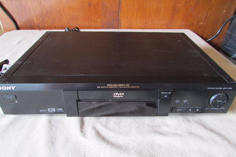 lot 27 image: Sony CDDVD Home Stereo Deck