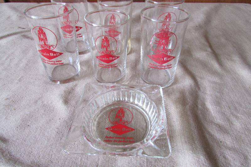 lot 30 image: Vintage Grain Belt Beer Lot